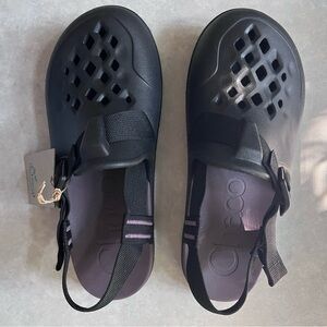 Chaco Chillos women’s sandals. Size 9. NWT
